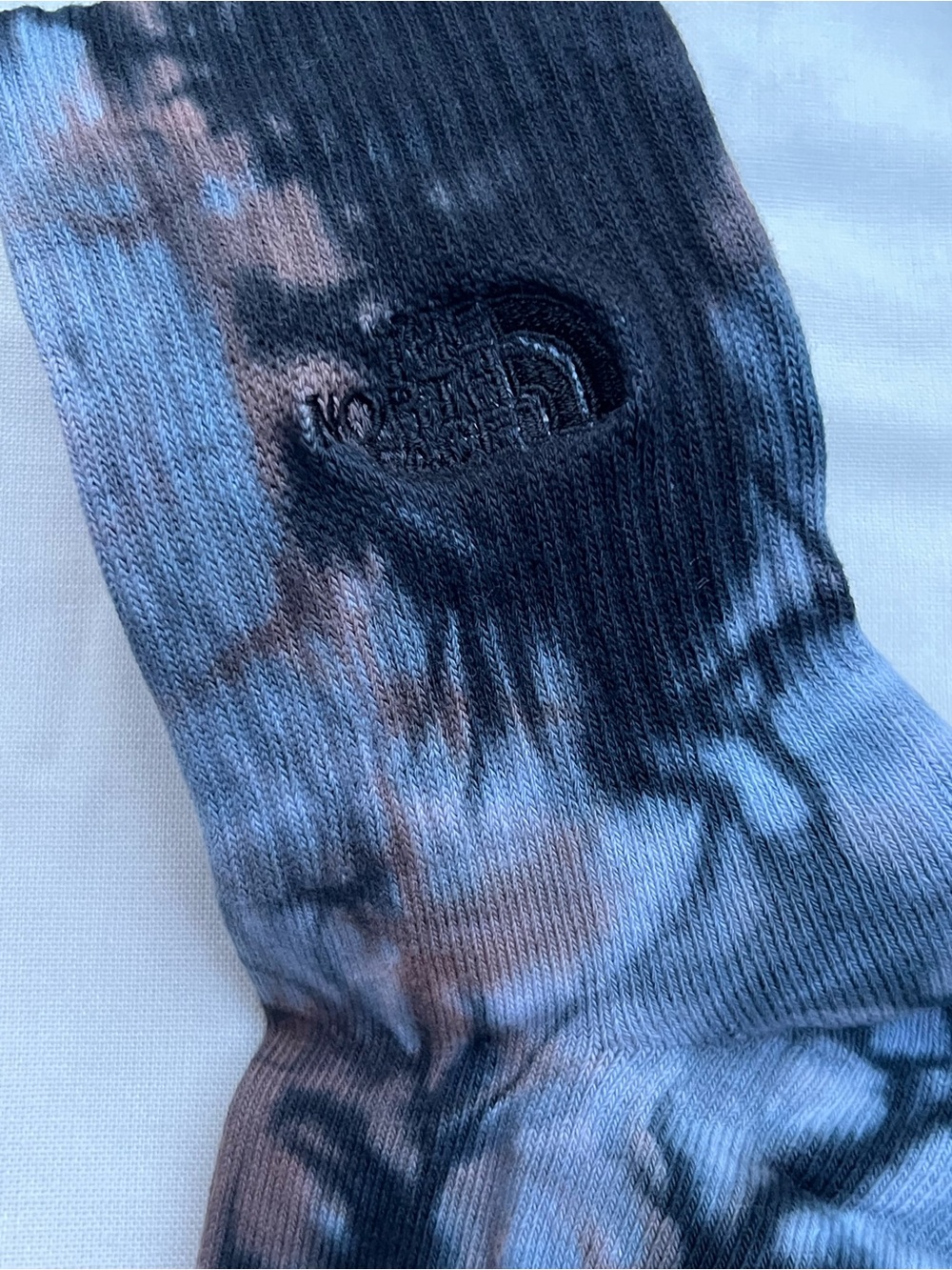 The North Face Men's Tie-Dye Hiking Crew Socks in Black & Green 2 Pairs - Picture 12 of 13